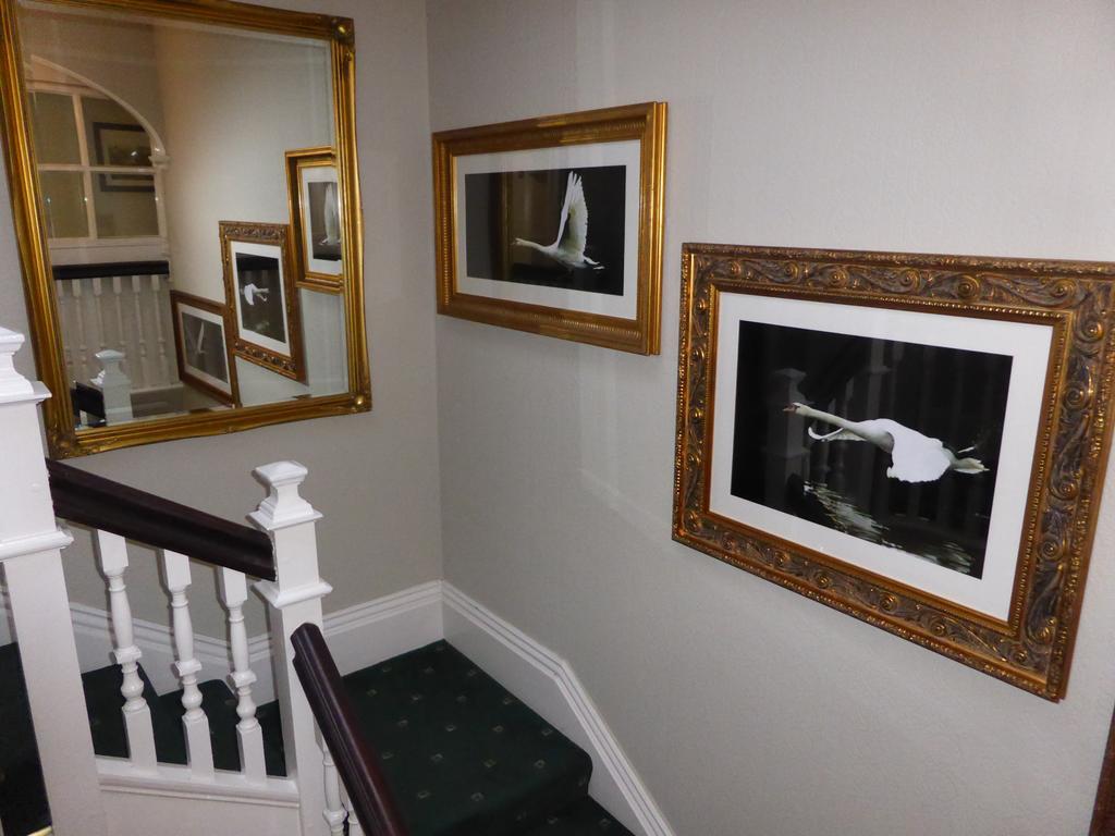 The Swan Inn Sturminster Newton Exteriér fotografie