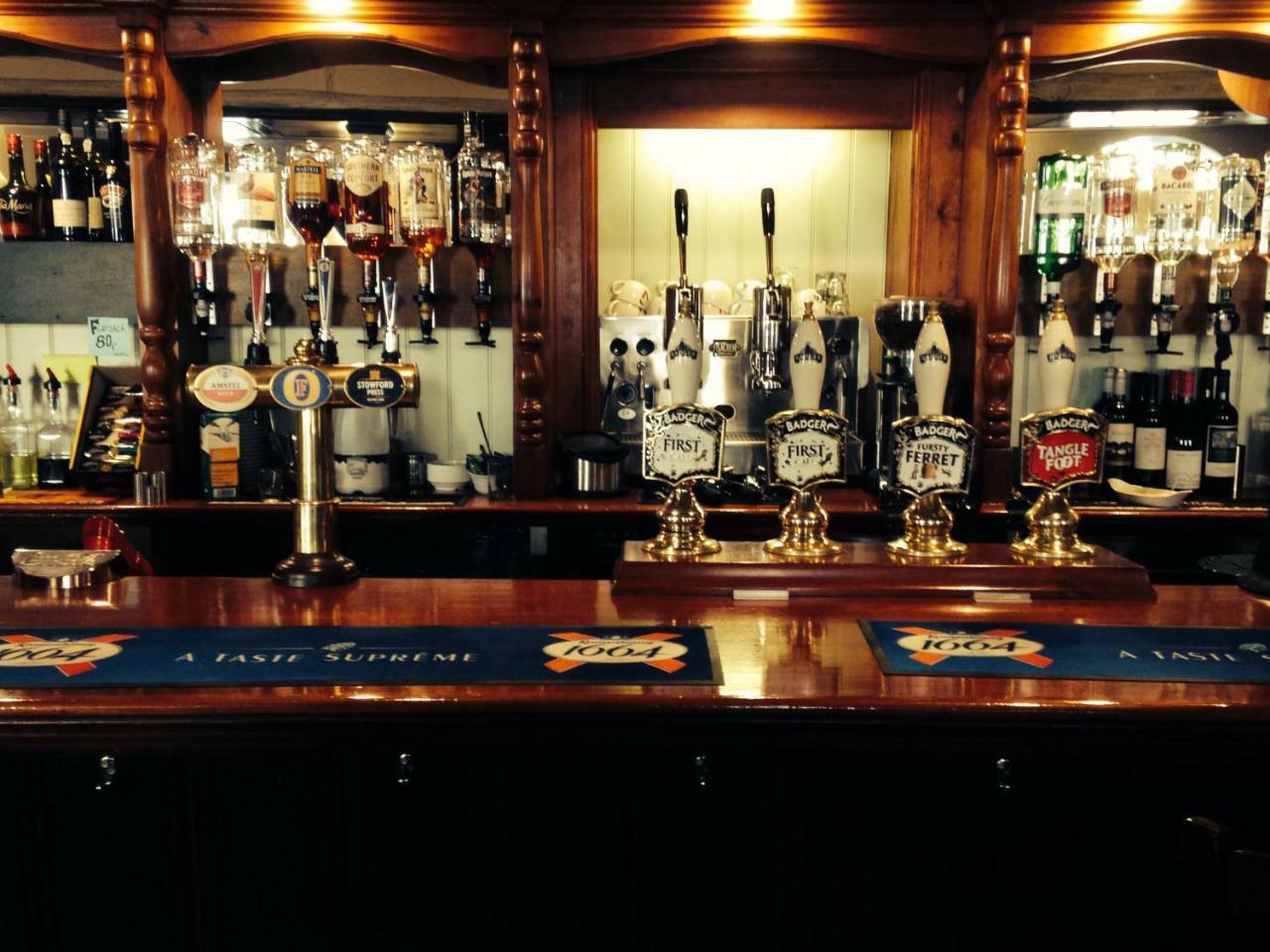 The Swan Inn Sturminster Newton Exteriér fotografie